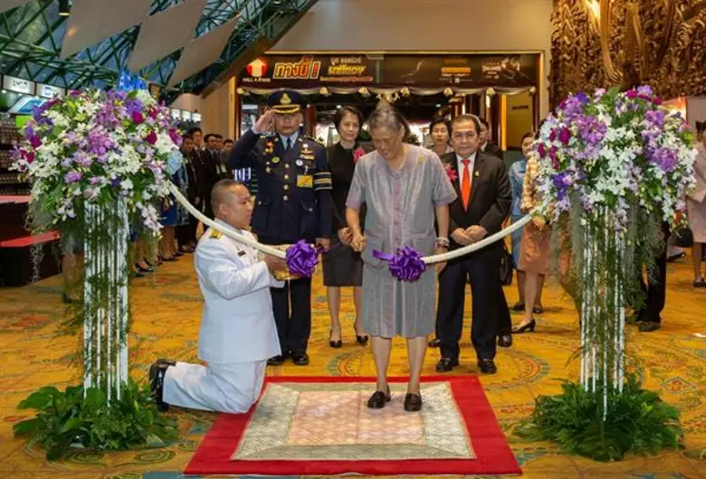 "งานคอมมาร์ต เวิร์ก 2018" โดย บมจ.เออาร์ไ...