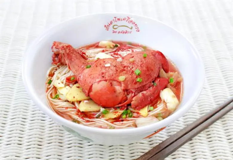 เย็นตาโฟฉลอง 20 ปี เสิร์ฟ หมี่อาม่า สุดยอดเมนูหมี่ไก่น้ำแดงแต้จิ๋วเพื่อสุขภาพ