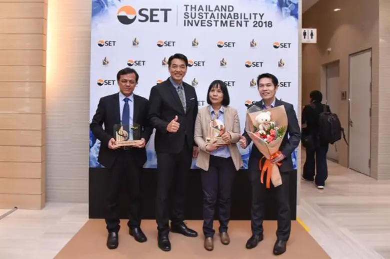 คุณประพันธ์ เจริญประวัติ(ที่ 2 จากซ้าย) ผ...