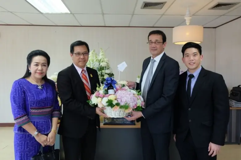 เมื่อเร็วๆ นี้ คริสตอฟ เจอโฟรย์, ผู้จัดกา...