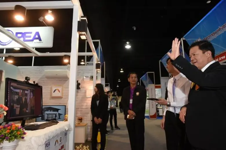 ท่ามกลางคลื่นยักษ์ดิจิตอลและเทคโนโลยีที่เ...