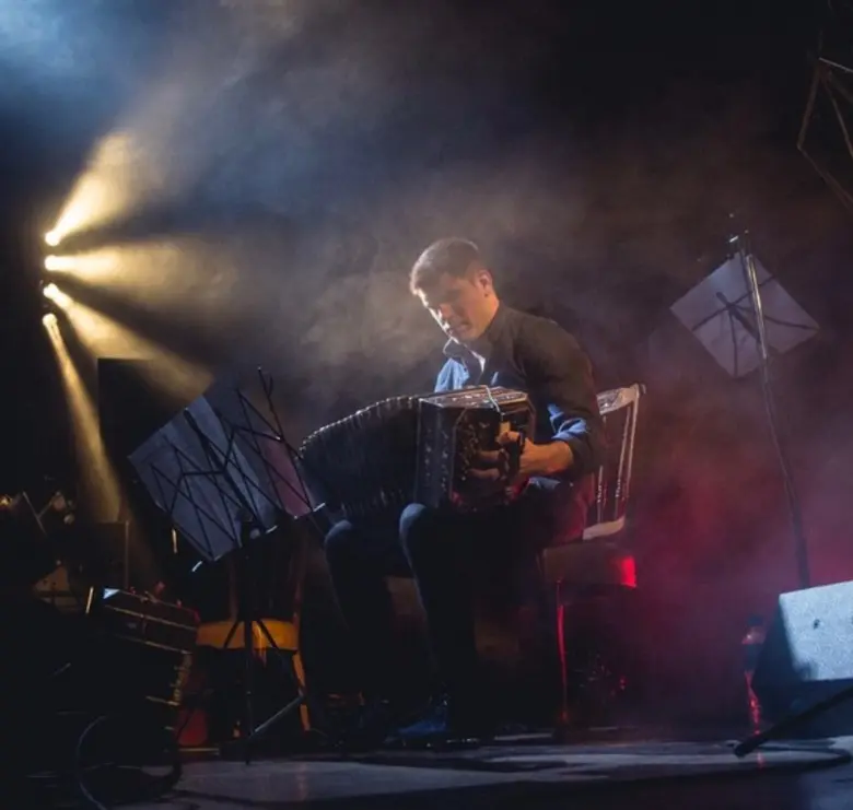 ผู้ที่ชื่นชอบดนตรีทางเลือกจะได้ฟังดนตรีดี...