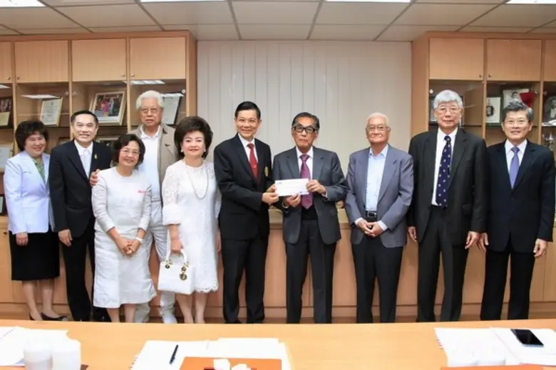 คุณวิชิต ชินวงศ์วรกุล (ที่ 6 จากซ้าย) กรร...