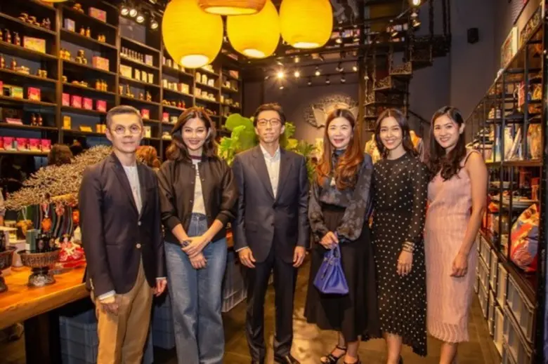 ธนพงษ์ จิราพาณิชกุล (ที่ 3 ซ้าย) ผู้บริหา...