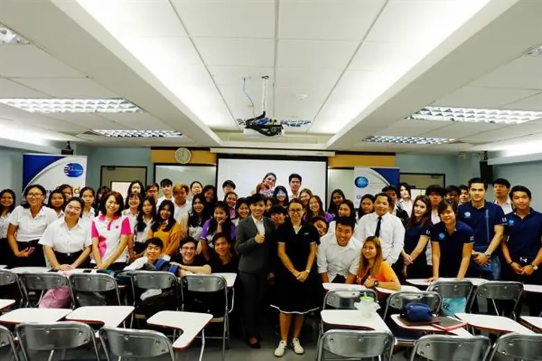 น.ส.วิลาสินี บุญมาสูงทรง (แถวหน้า : กลางซ...