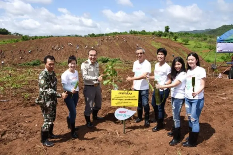 นายเอกพล พงศ์สถาพร กรรมการผู้จัดการ และที...