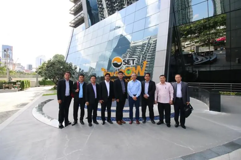 ดร.เสริชย์ โชติพานิช (ที่ 4 จากขวา) คณะสถ...