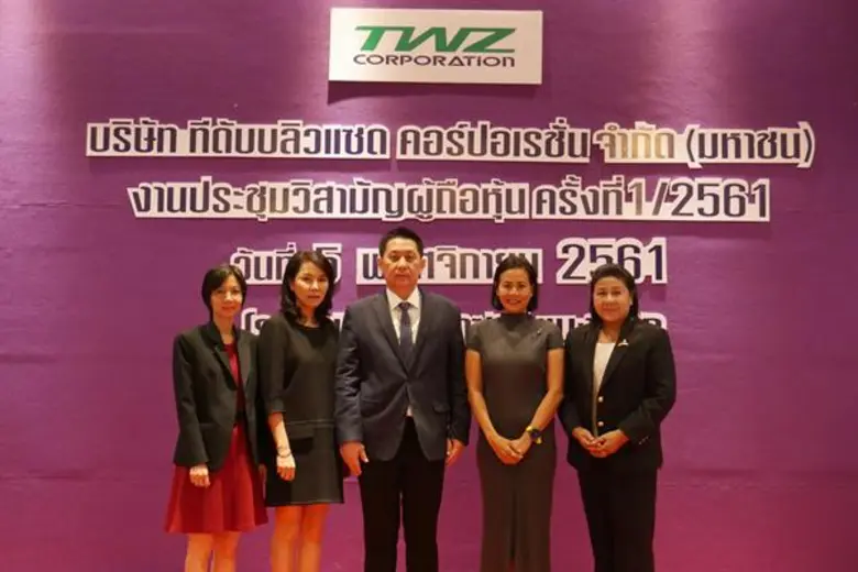 นายพุทธชาติ รังคสิริ ประธานกรรมการ และนาง...