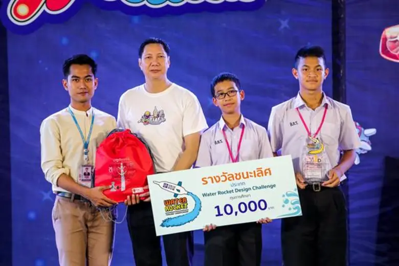 ผศ.ดร.รวิน ระวิวงศ์ (ที่ 2 จากซ้าย) ผู้อำ...