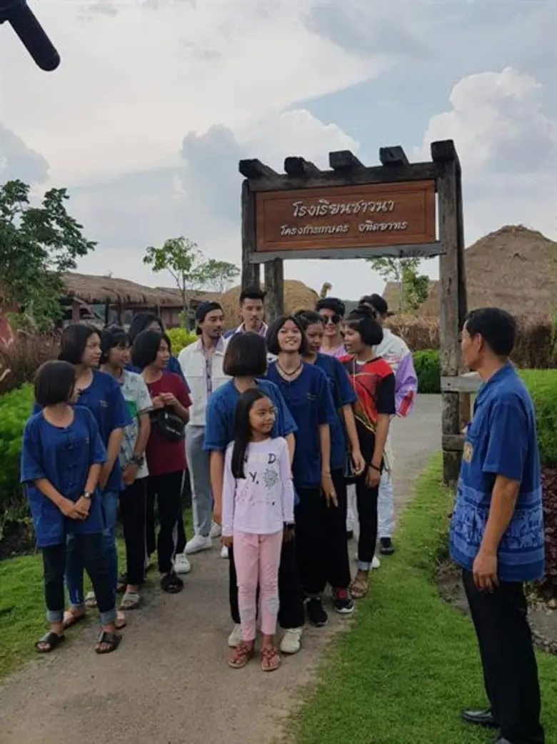 หนุ่มบานาน่าปะทะหนุ่มไนน์เอ็นฯ ตะลุยโรงเรียนชาวนา