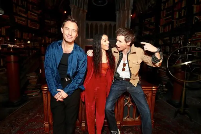 แฟนภาพยนตร์ Fantastic Beasts: The Crimes of Grindelwald สุดแฮปปี้ ทีมนักแสดงยกทัพร่วมงานแฟนมีตติ้งครั้งแรก