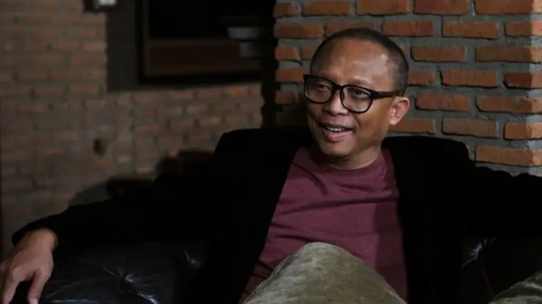 รายการ "BEHIND THE SONG" ก่อนใครทาง LINE ...