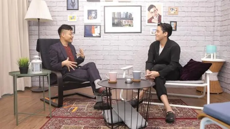 ถือว่าเป็นหนุ่มสายแฟชั่นที่มีเอกลักษณ์สุด...