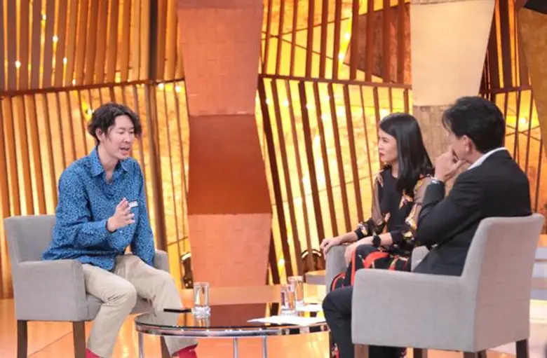 “ดู๋ สัญญา” จัดให้ตามคำขอ2 คอมลัมนิสต์ “อุ๋ย บุดด้าเบลส” ปะทะ “ปอนด์ ยาคอปเซ่น” แนะวัยรุ่นหยุดค้นหาตัวตน อย่ากลัวการเปลี่ยนแปลงของโลกเทคโนโลยี