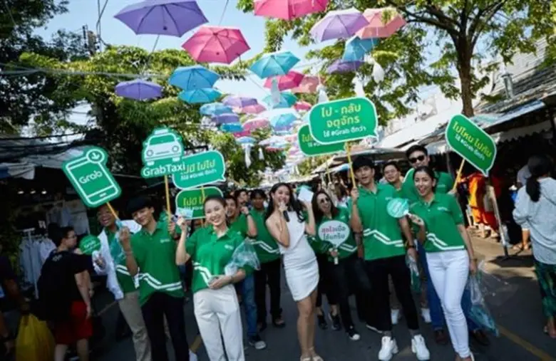 แกร็บ ร่วมกับการรถไฟแห่งประเทศไทย เปิดจุดจอดให้บริการเรียก 'แกร็บแท็กซี่’ ณ ตลาดนัดจตุจักร เพื่ออำนวยความสะดวกในการเดินทางสำหรับนักท่องเที่ยว