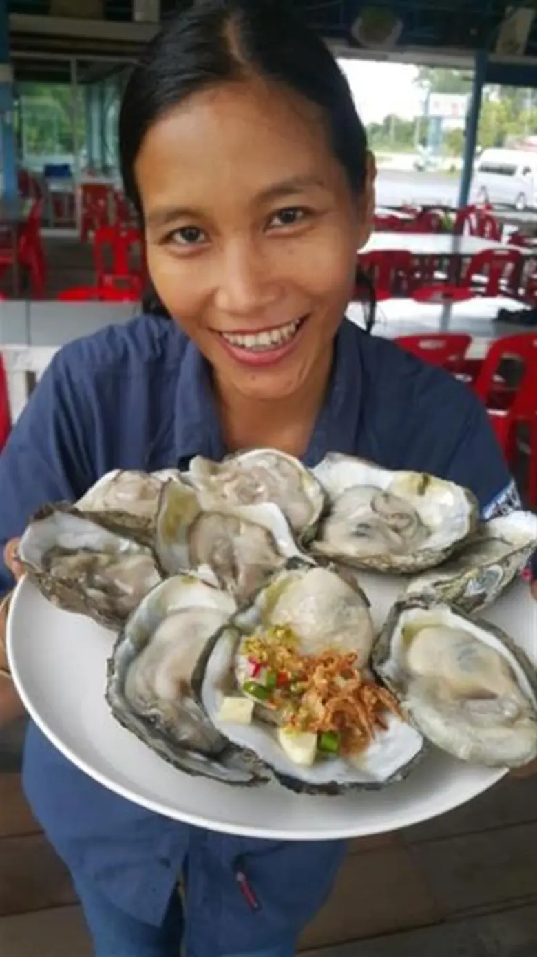 โพสต์พาเที่ยว เมืองคนดี สุราษฎร์วิถีแห่งสายน้ำ  ชีพจรลง South เที่ยวใต้ไม่ได้มีดีแค่ทะเล ชมเรือพนมพระ เทศกาลออกพรรษา...ไม่เหมือนใคร