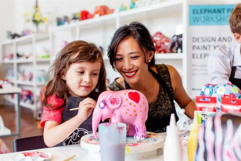 ขอเชิญครอบครัวสุขสันต์มาอิ่มอร่อยไปกับซันเดย์บรั้นช์คุณภาพเลิศรสพร้อมร่วมสนุกไปกับกิจกรรมระบายสีรูปปั้นช้างสุดพิเศษจาก “เอเลเฟนท์ พาเหรด” (Elephant Parade(R)ณ เน็กซ์ทู คาเฟ่ โรงแรมแชงกรี-ลา กรุงเทพฯ