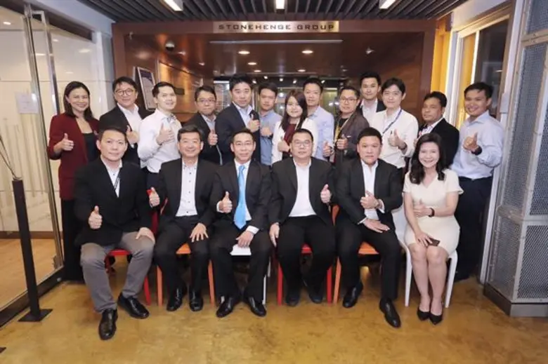 นายไพรัช เล้าประเสริฐ (แถวนั่งที่ 2 จากซ้...