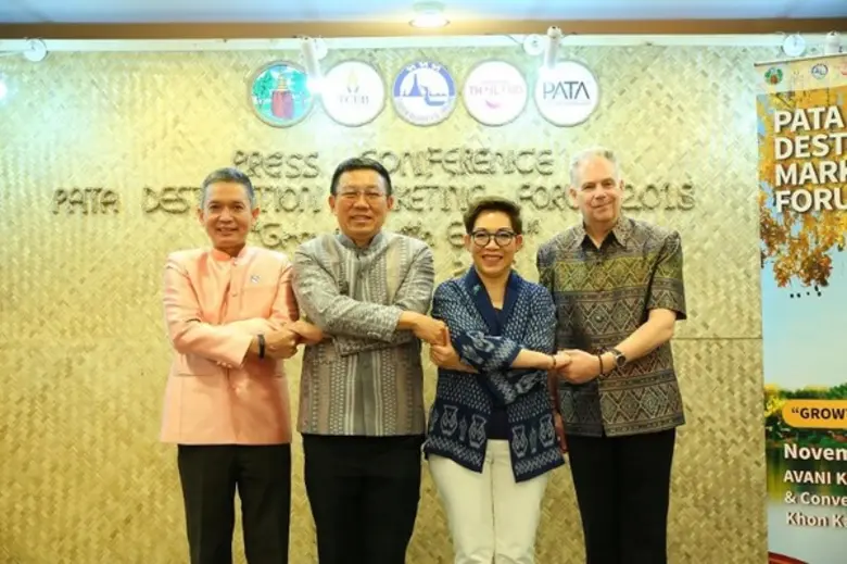 (จากซ้าย) นายศิริปกรณ์ เชี่ยวสมุทร รองผู้...