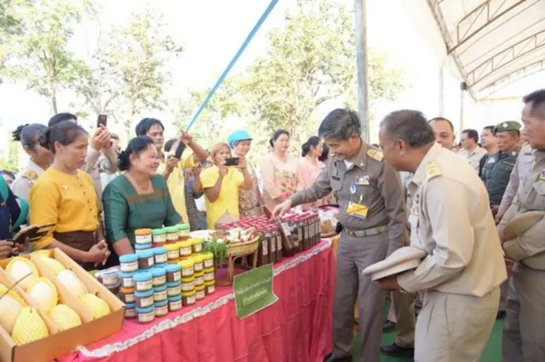 นายจรัลธาดา กรรณสูต องคมนตรี ติดตามการดำเนินงานโครงการอันเนื่องมาจากพระราชดำริ ในเขตพื้นที่จังหวัดชัยภูมิ