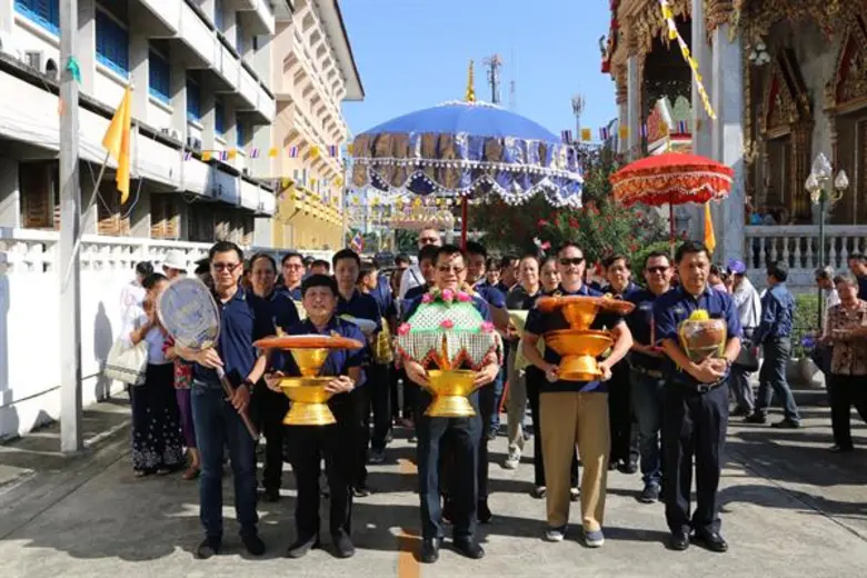 คณะผู้บริหารและพนักงาน บริษัท ทางด่วนและร...