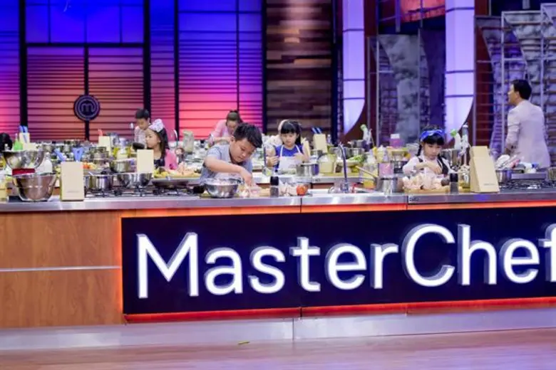 ทีวีไกด์: รายการ “มาสเตอร์เชฟ จูเนียร์ ประเทศไทย” 8 คนสุดท้าย สุดเข้มข้น!! “เชฟป้อม-เชฟเอียน-พี่อิ๊งค์” จัดบททดสอบสุดหิน