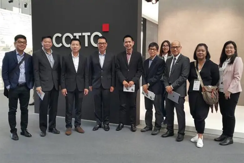 นายรุ่งโรจน์ รังสิโยภาส กรรมการผู้จัดการใ...