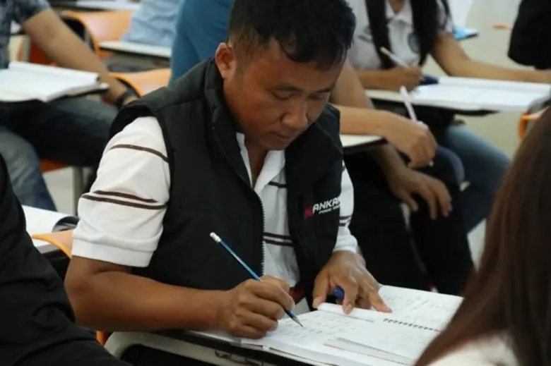 รมว.แรงงาน มอบกพร.ร่วมกกจ.จัดโครงการฝึกภา...