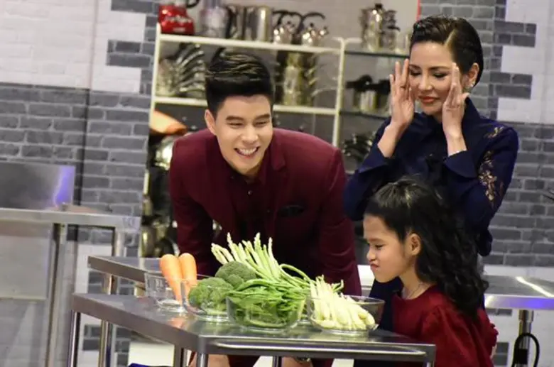 “แม่อ้อม-พิยดา” จูงมือ “นาวา” เยือน “Top Chef 2” ลิ้มรสฝีมือเชฟ7คนสุดท้ายกับโจทย์ “เมนูผัก”