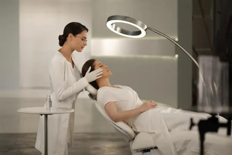 ยูเซอริน เปิดตัวนวัตกรรมใหม่ผสาน 2 พลัง ทรีทเม้นท์จากผู้เชี่ยวชาญ เพื่อผิวอิ่มฟูเนียนใสเปล่งประกายในชั่วข้ามคืน ยูเซอริน ไฮยาลูรอน เอชดี ฟิลเลอร์ โอเวอร์ไนท์ ทรีทเม้นท์ (Eucerin Hyaluron [HD] Filler Overnight Treatment)