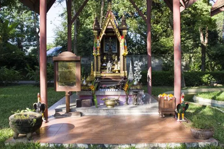 โรงแรมคำแสด ริเวอร์แคว รีสอร์ท เป็นโรงแรม...