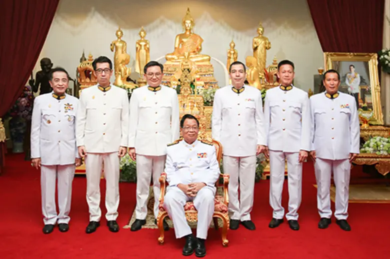 สมเด็จพระเจ้าอยู่หัว ทรงพระกรุณาโปรดเกล้า...