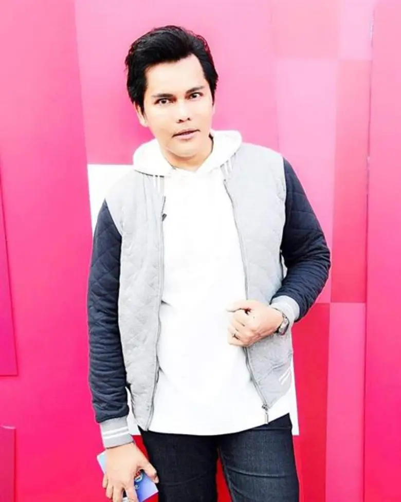 ข่าวซุบซิบ: คุณส้ม ประภัสสร ผู้จัดละคร พระมหาชนก นำทีมดาราร่วมงานบุญวัดตำหนักพระเจ้าทรงธรรม อยุธยา