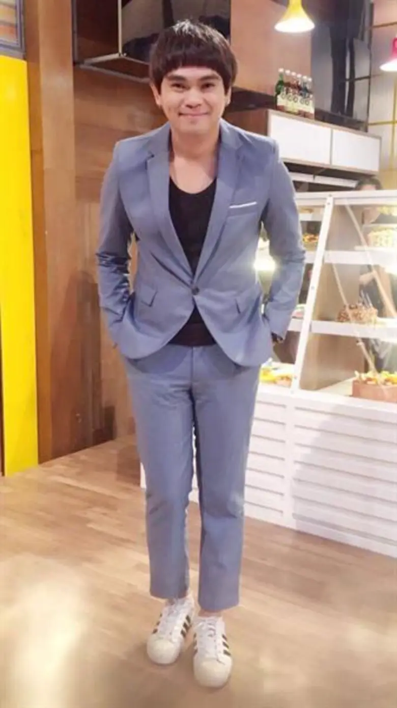 ข่าวซุบซิบ: คุณส้ม ประภัสสร ผู้จัดละคร พระมหาชนก นำทีมดาราร่วมงานบุญวัดตำหนักพระเจ้าทรงธรรม อยุธยา