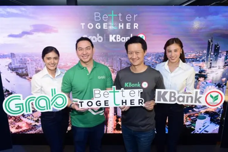 นายพัชร สมะลาภา (ที่ 2 จากขวา) กรรมการผู้...