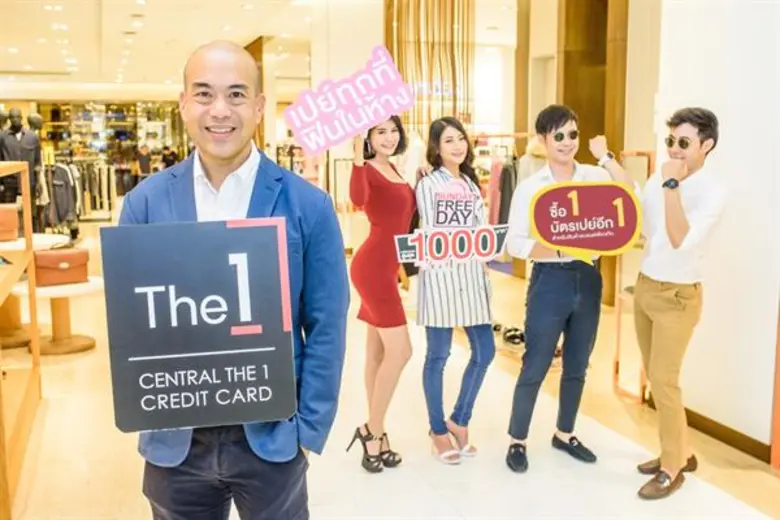 นายอธิศ รุจิรวัฒน์ (ซ้ายสุด) กรรมการผู้จั...