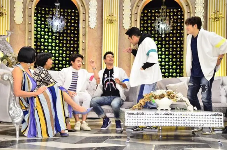 ทีวีไกด์: รายการ “3 แซบ” 5 หนุ่ม "บอย-เกรท-อาเล็ก-เจมส์จิ-เป็ก" แท็คทีมแฉยับเบื้องหลัง “คนดีที่ไหน” ใน '3 แซบ’