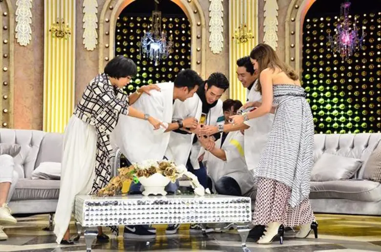 ทีวีไกด์: รายการ “3 แซบ” 5 หนุ่ม "บอย-เกรท-อาเล็ก-เจมส์จิ-เป็ก" แท็คทีมแฉยับเบื้องหลัง “คนดีที่ไหน” ใน '3 แซบ’