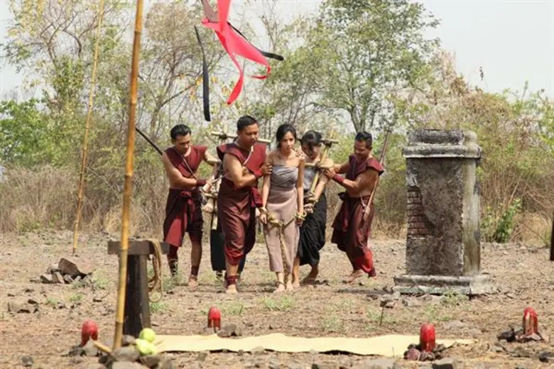 เปิดเรื่องมาก็พีคเลย สำหรับ ละคร "ซิ่นลาย...