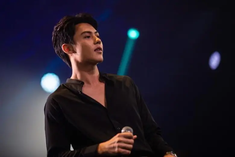 นับเป็นคอนเสิร์ตที่มีแฟนเพลงเหนียวแน่นจริงๆ " Perio...