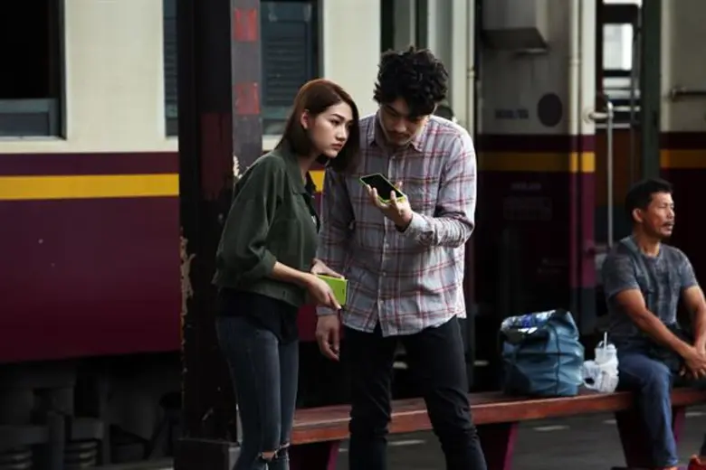 ทีวีไกด์: รายการ "The Phone ภารกิจเปลี่ยนชีวิต" “Boss วิลลี่” ส่ง2ผู้เข้าแข่งขันปฏิบัติภารกิจย่านฝั่งธนบุรี ตามล่าหาวัคซีนจากผู้ร้ายใน “THE PHONE ภารกิจเปลี่ยนชีวิต”