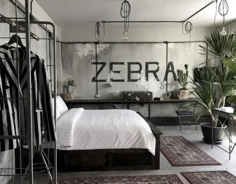 - เจ้าของที่พักและเจ้าของประสบการณ์ในไทยก...