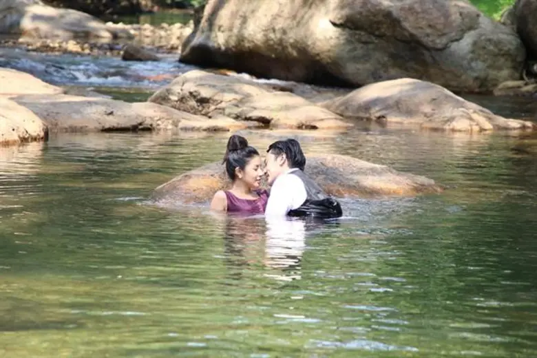 ทีวีไกด์: ละคร "ซิ่นลายหงส์" (ตอน 1) ออกอากาศวันที่ 13 - 15 พฤศจิกายน 2561 เวลา 19.05 น. เวลา 18.45 น.