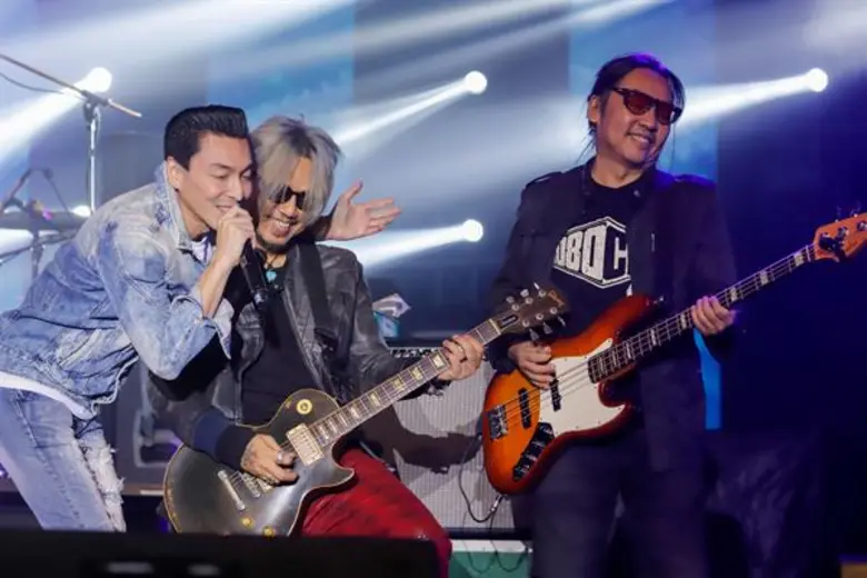 มันส์สุดๆ สมการรอคอยของแฟนเพลง สำหรับคอนเ...