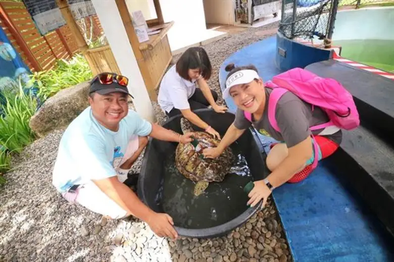 ทีวีไกด์: รายการ “แหม่ม บ๊อบ Let’s go” พาดูเครื่องบินแลนดิ้งติด “หาดไม้ขาว”