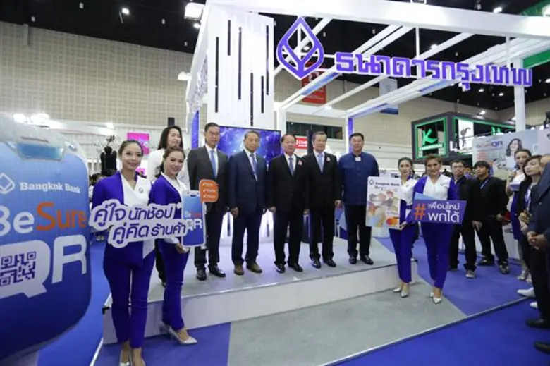 นายเดชา ตุลานันท์ ประธานกรรมการบริหาร (ที...