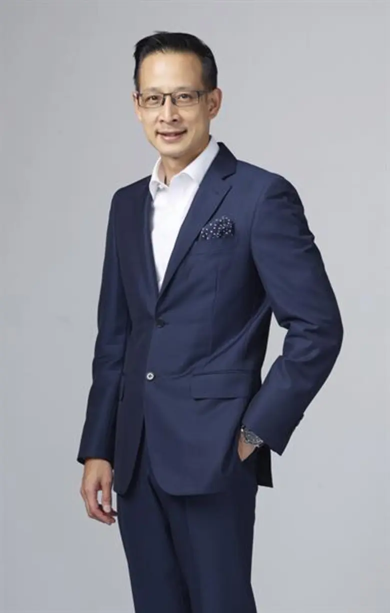 นายสาระ ล่ำซำ กรรมการผู้จัดการและประธานเจ...