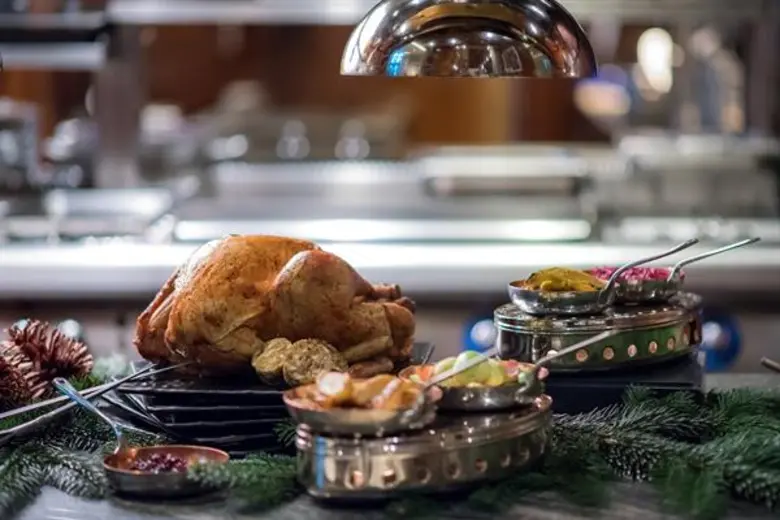 ร่วมเฉลิมฉลองเทศกาลวันขอบคุณพระเจ้า และเทศกาลลอยกระทง ณ โรงแรมสยามเคมปินสกี้ กรุงเทพฯ