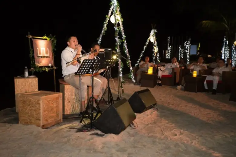 มินิคอนเสิรต์ สุดเอ็กคูลซีฟริมหาด เปิดตัวศิลปินค่ายสนามหลวง ที่ บียอน รีสอร์ท เขาหลัก