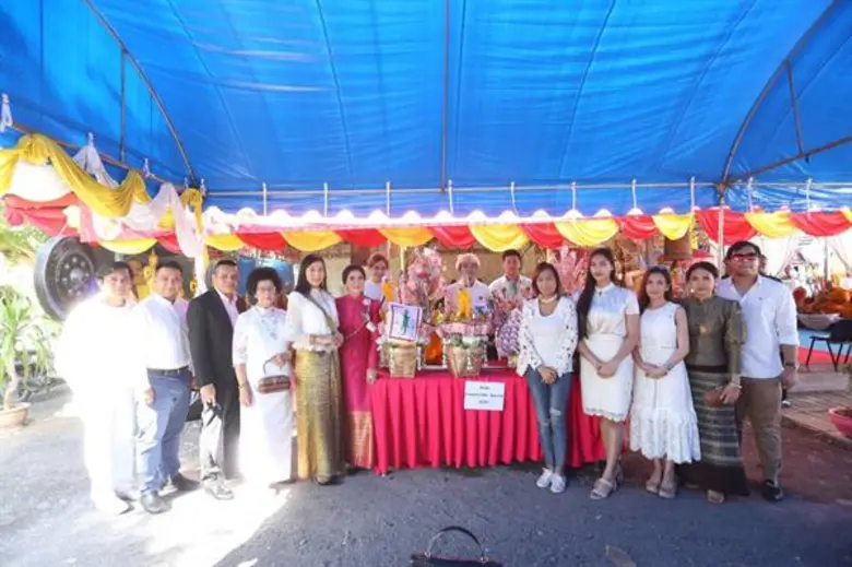 ส้ม-ประภัสสร ผู้จัดละคร “พระมหาขนก” นำทีมนักแสดงร่วมงานบุญ ถวายเงิน 857,789 วัดพระตำหนักทรงธรรม